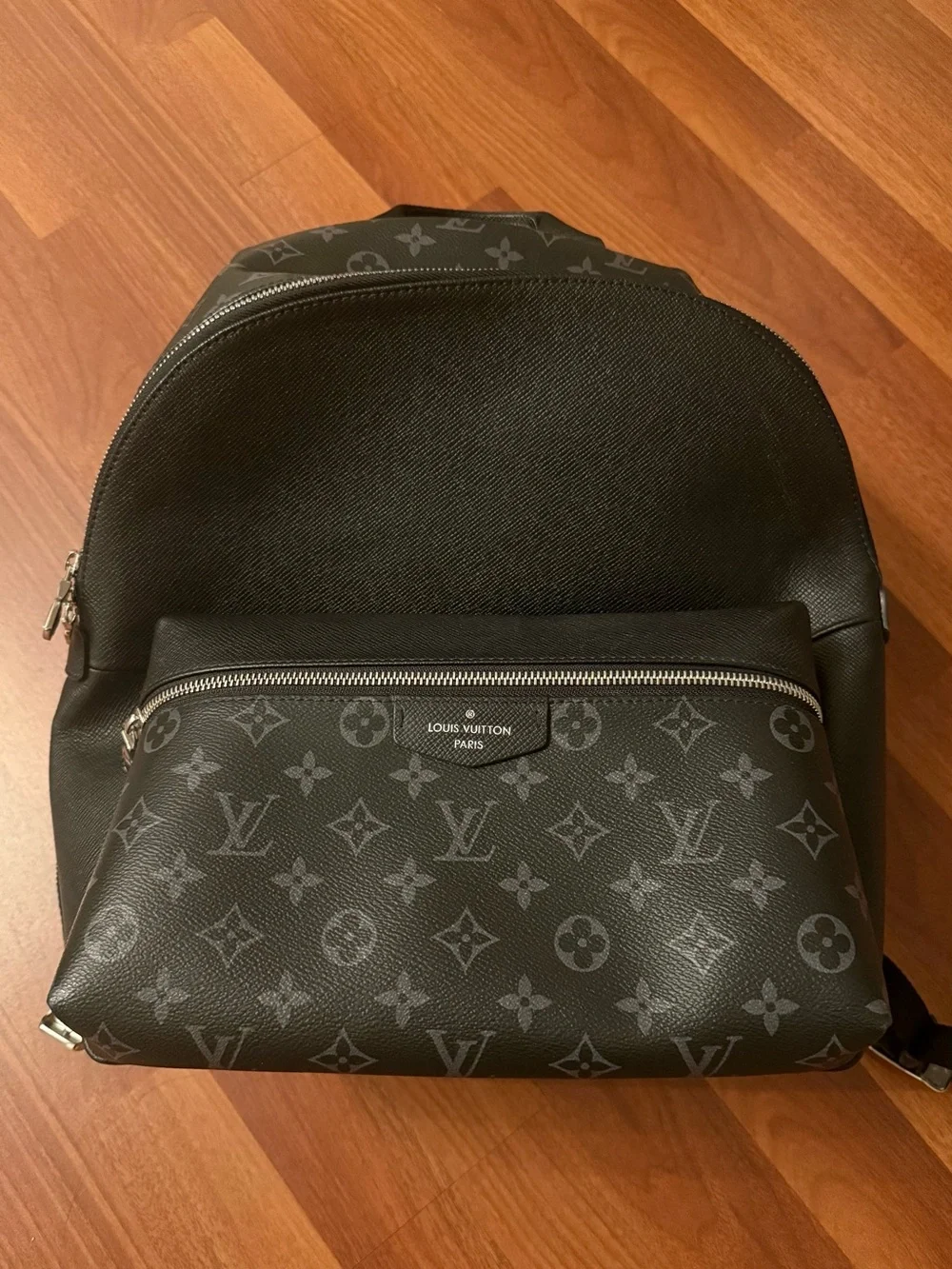 Louis Vuitton elegant louis